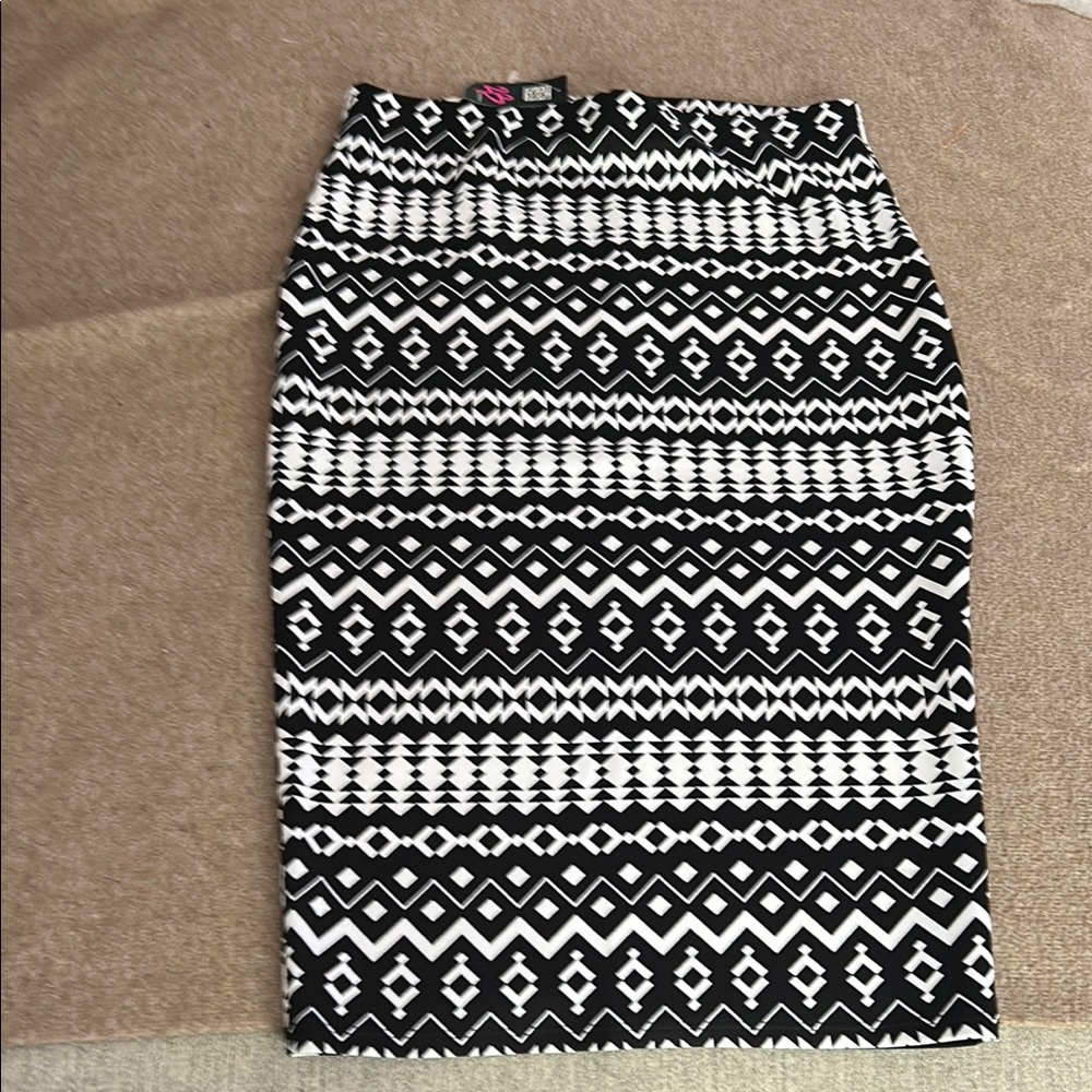 Black and White Patterned Skirt